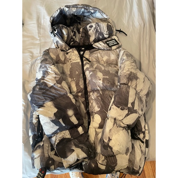 Burberry Design Coat - Picture 2 of 2